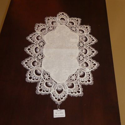 RUNNER 12X18 LACE